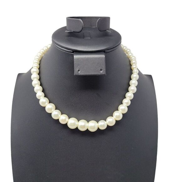 Princess Choker Necklace 17.5" Graduated Faux Pearl Classic Layering Piece - Picture 1 of 9